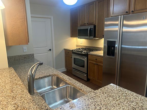 5th image of 1320 Riverside Ln APT 200