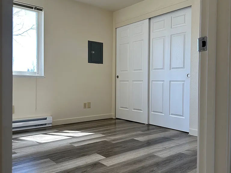 Sunset Square Apartments — Photo 3