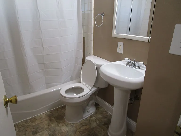 1642 Dover Ave — Photo 8