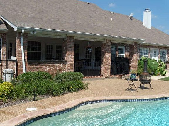 Covered patio w/elec cooktop