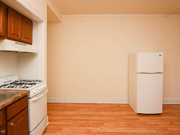4th image of 3335 W Diversey Ave Unit 218