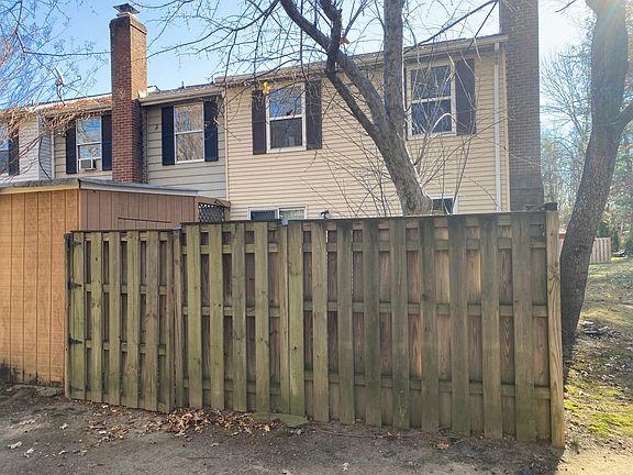 2nd image of 16144 Henderson Ln