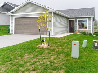 1335 Blazing Star Dr, Carlisle, IA 50047