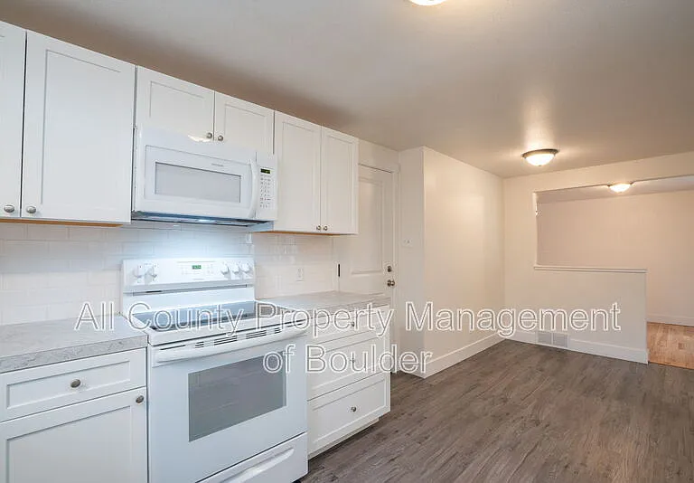 1117 Vivian St — Photo 12