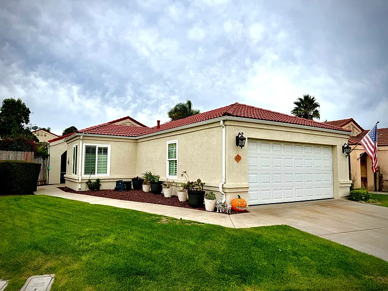 830 Wayland Pl — Photo 1