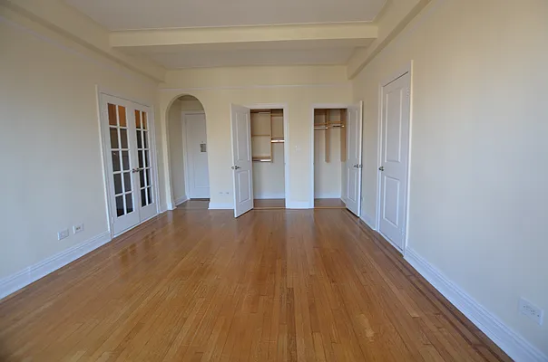 Rented by Manhattan Realty Group | media 22