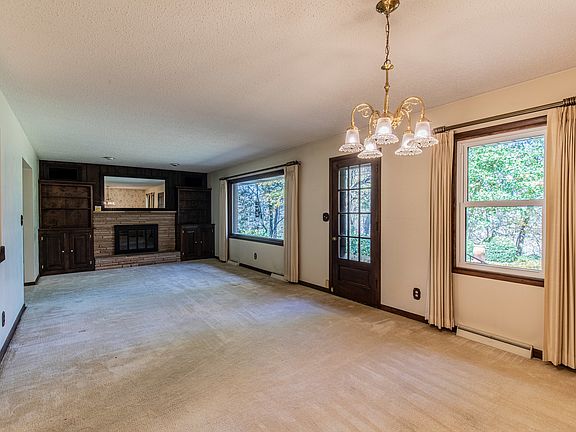 4th image of 535 Hidden Lake Dr