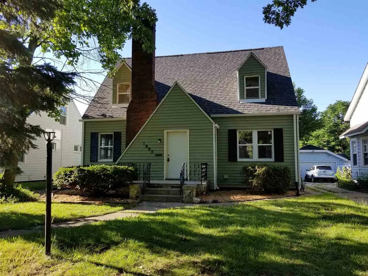 1805 E Fox St photo 1