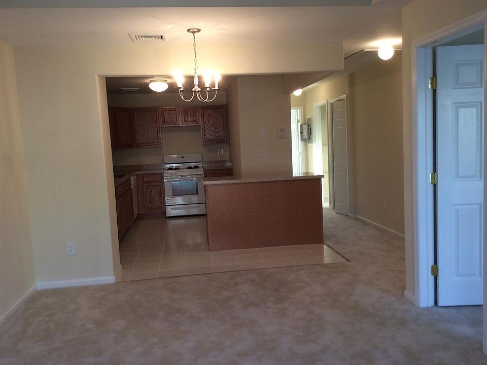 1st image of 186 Saltaire Ln #B