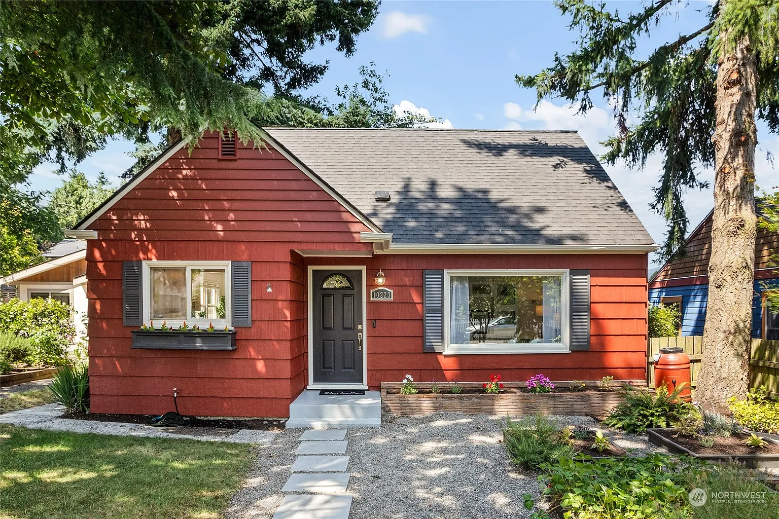 10223 42nd Avenue SW photo 1