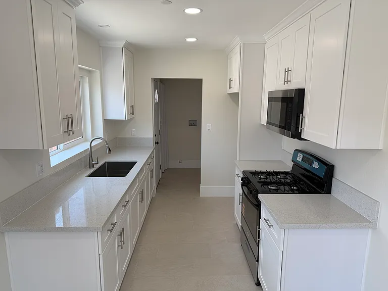 8640 Baring Cross St — Photo 3