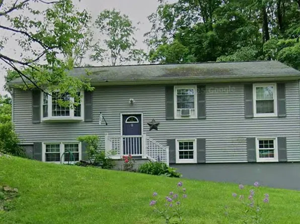 9 Oak Tree Dr, Newton, NJ 07860