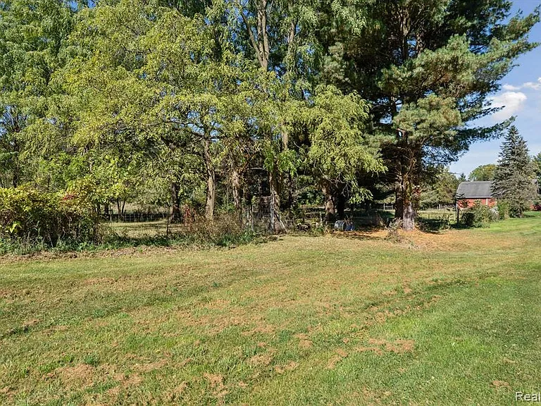 2860 E Coon Lake Rd — Photo 38