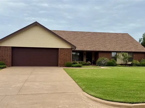 2608 Sunset Dr, Clinton, OK 73601