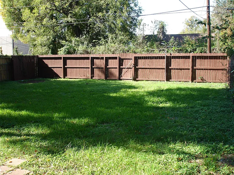 1134 Hahlo St — Photo 27