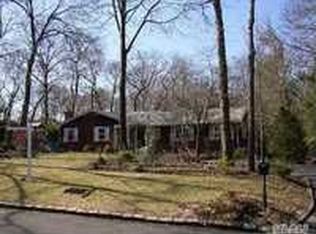 8 Twixt Hills Rd, Saint James, NY 11780