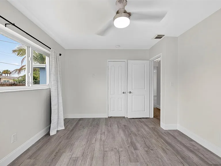 2909 NW 9th Ave — Photo 16