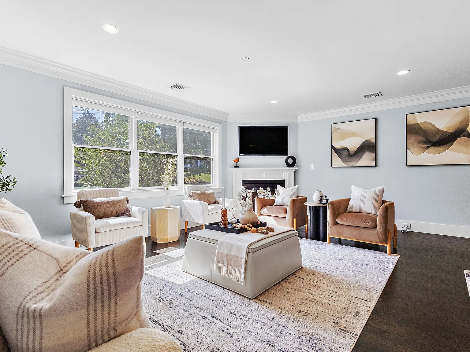 3 bed, 3.5 bath, 2632 sqft, $7,500 — Photo 4
