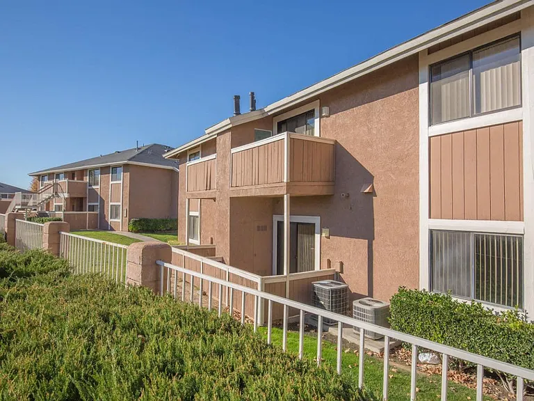 SummerRidge Apartments — Photo 12