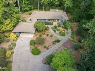 1126 Sourwood Dr, Chapel Hill, NC 27517