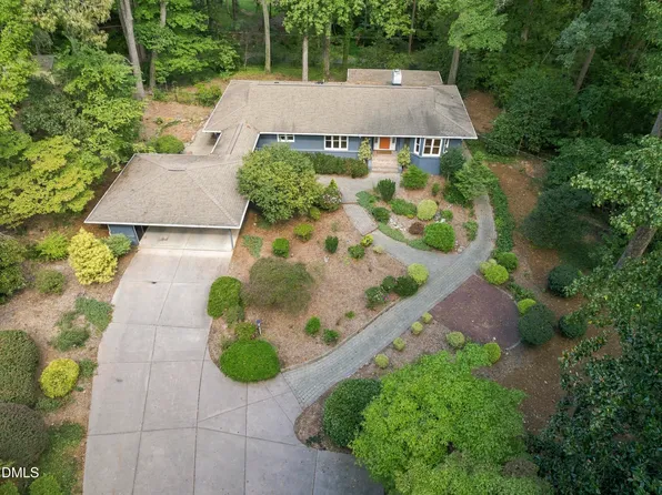 1126 Sourwood Dr, Chapel Hill, NC 27517
