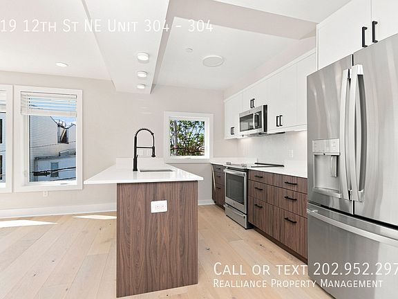 5th image of 919 12th St NE Unit 304