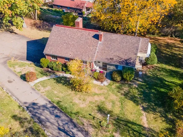 17 Leafy Ln, Pittsburgh, PA 15243