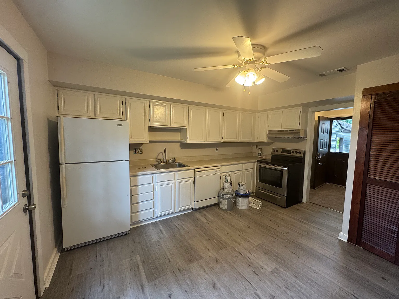3 bed, 1276 sqft, $2,495 — Photo 4