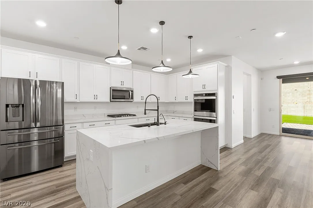 3 bed, 2.5 bath, 1908 sqft, $3,523 — Photo 2