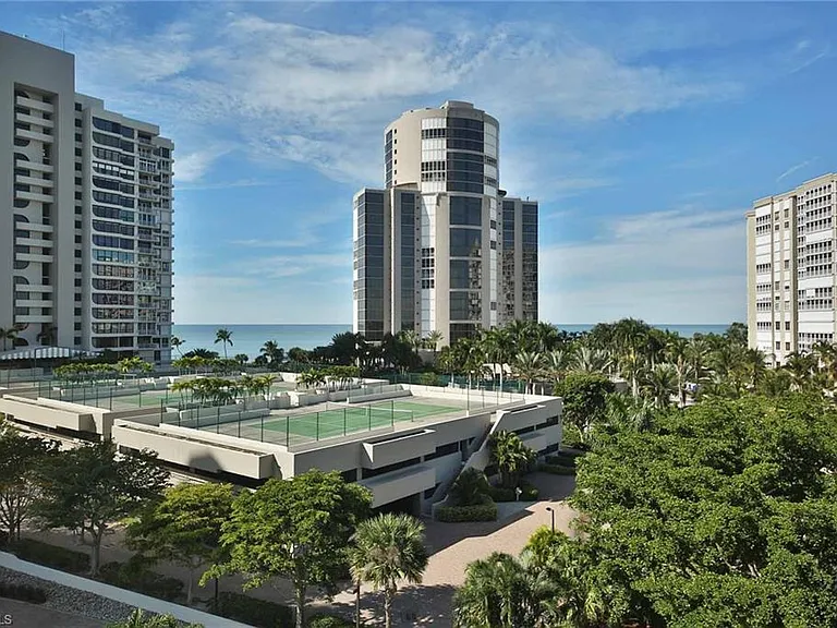 4255 Gulf Shore Blvd N #407 — Photo 1