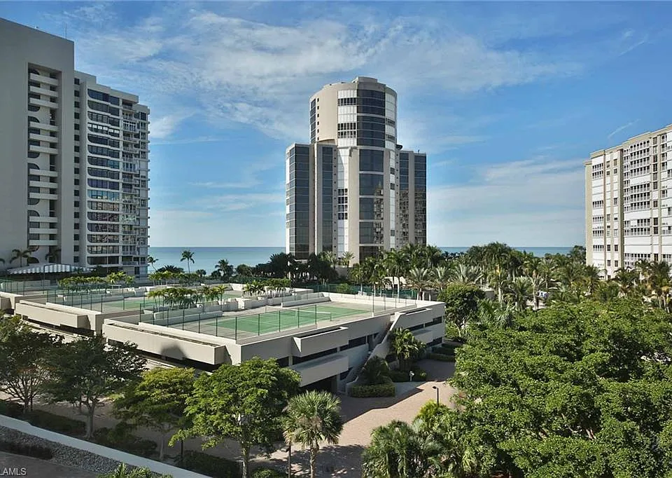 4255 Gulf Shore Blvd N #407