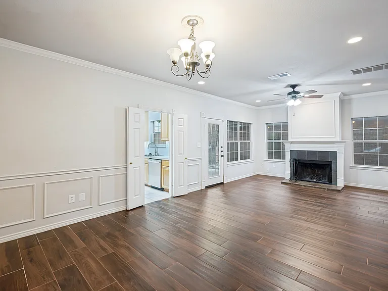 1156 Bent Oaks Dr — Photo 5