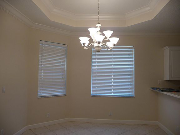 Dining Room With Tray Ceiling