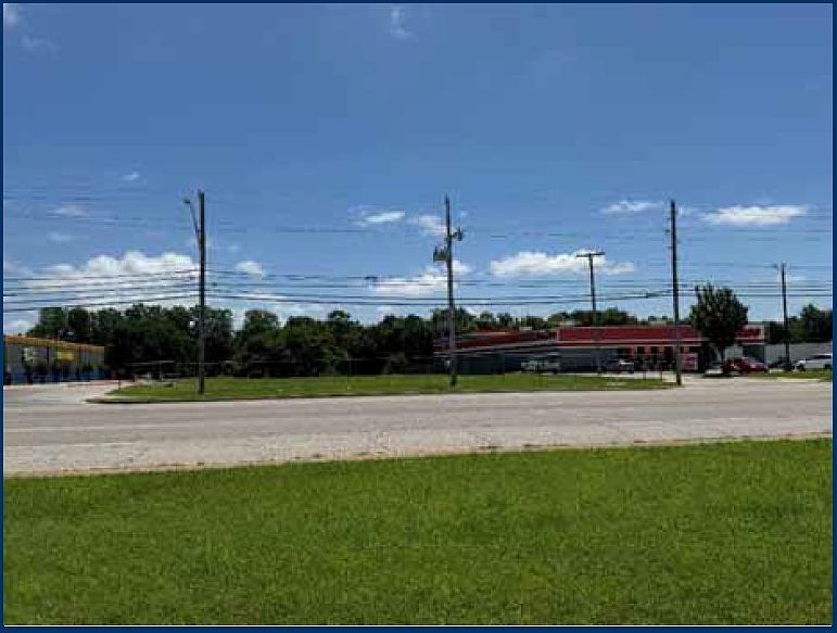 2nd image of S Elm Pl