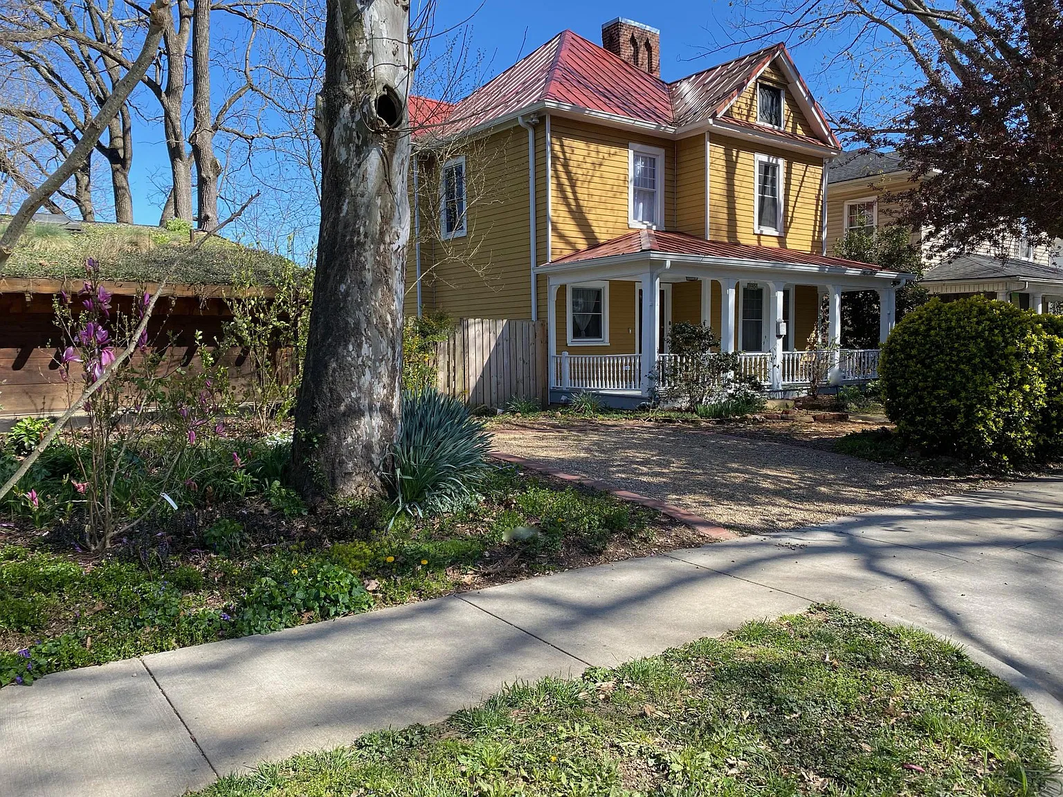 130 S French Broad Ave — Photo 1