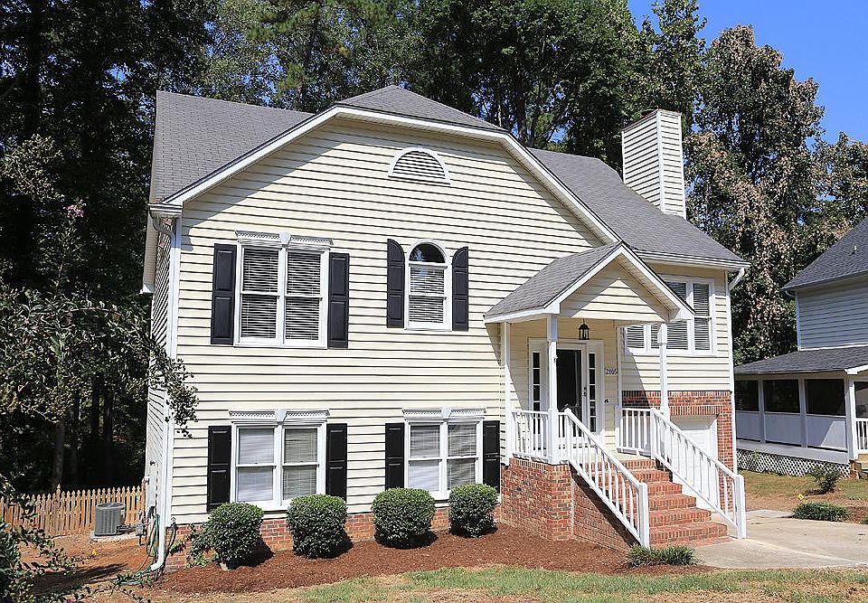 Home located on very quiet cul-de-sac.