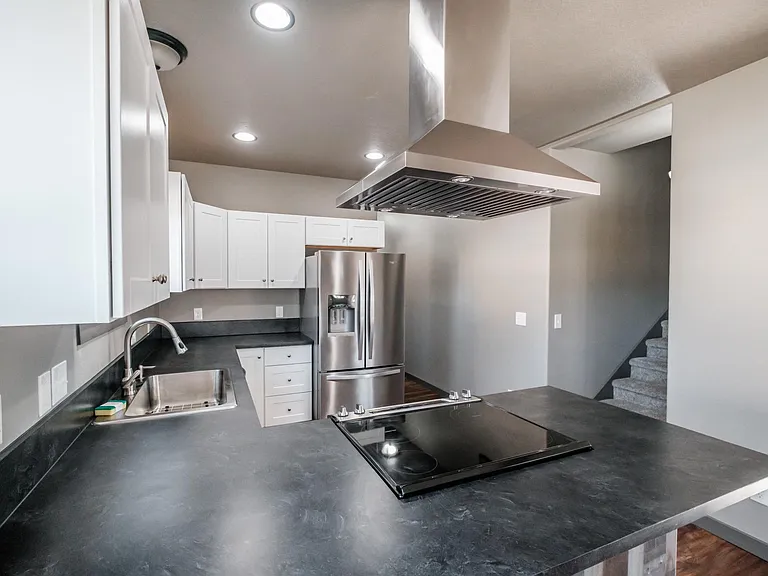 380 24th St NE — Photo 16