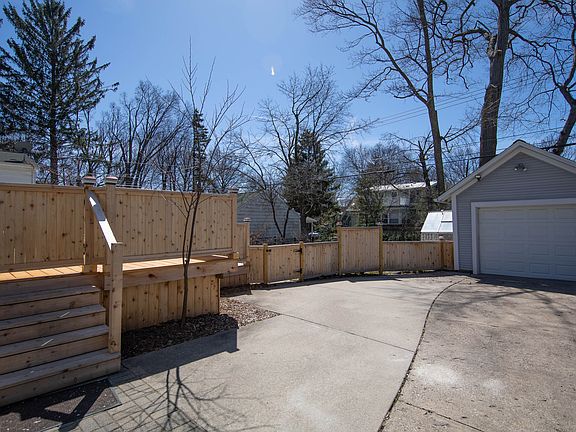 2nd image of 233 Kensington Rd