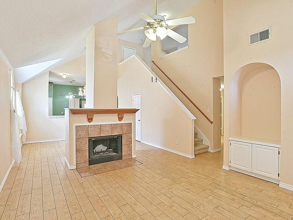 3rd image of 628 Babbling Brook Dr