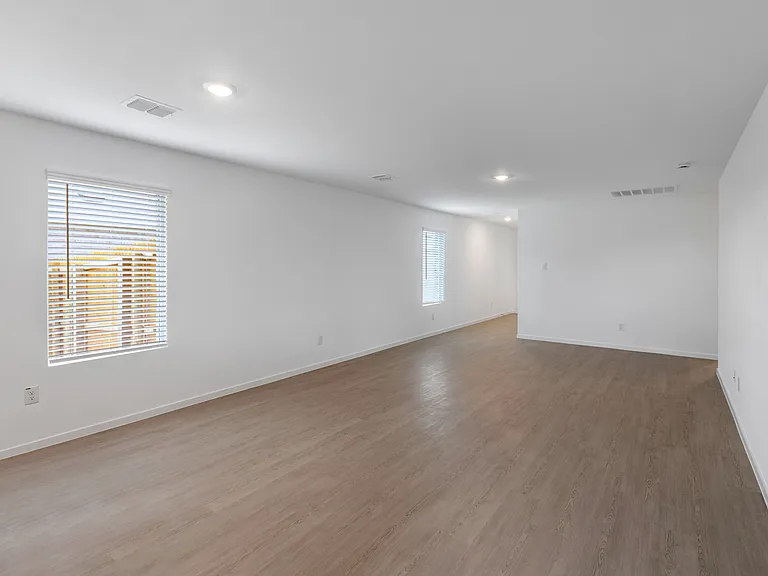 15016 Reyes Rd — Photo 6