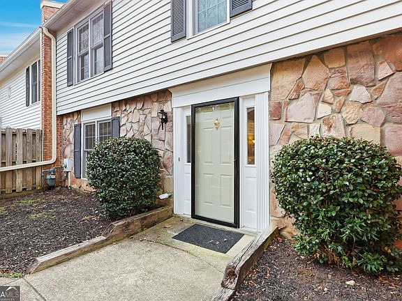 3rd image of 6500 Gaines Ferry Rd APT I-4