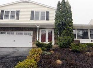 135 Lorraine Dr, Lake Zurich, IL 60047