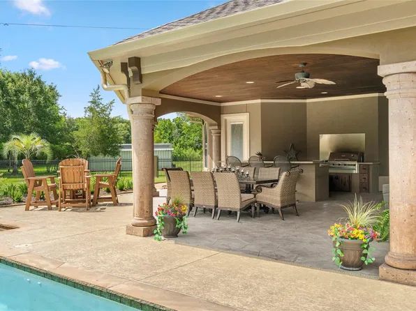 3020 Bridle Path Ln, Friendswood, TX 77546