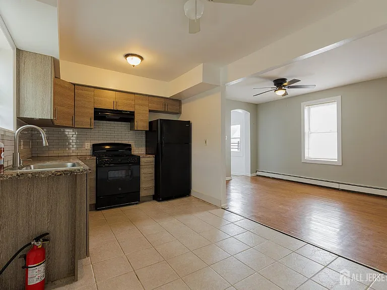 16 Somerset St #2 — Photo 7
