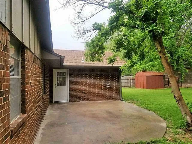 2306 NE Village Dr — Photo 27