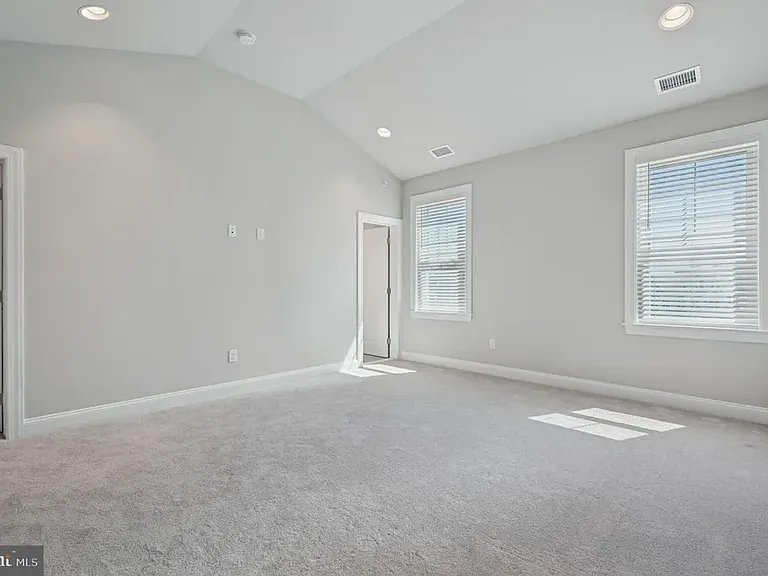 212 Foxhedge Rd — Photo 8