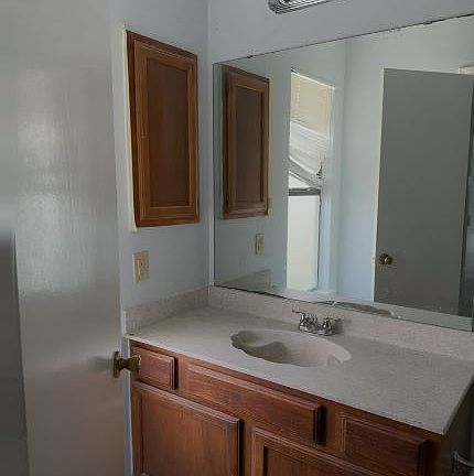 2nd image of 3019 Oak Ridge Pl