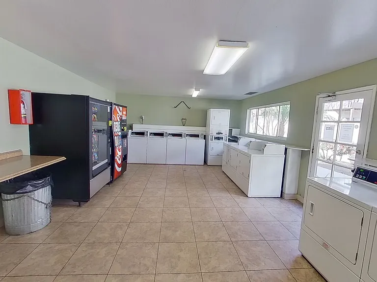 521 N. Tustin Ave — Photo 13