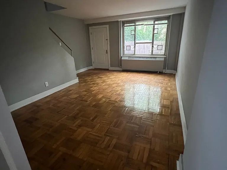 18502 64th Ave — Photo 3