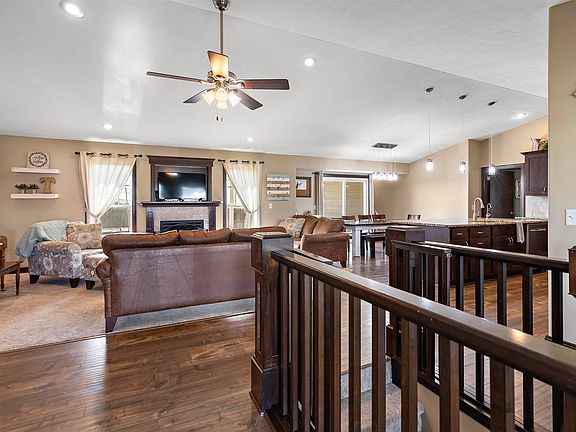 4th image of 504 Prairie Park Ln